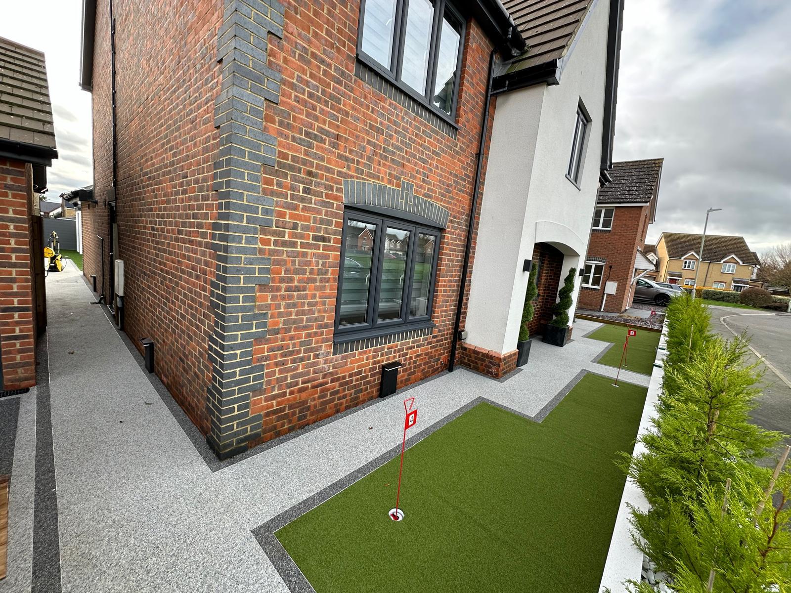 Resin-bound and resin-bonded surfacing